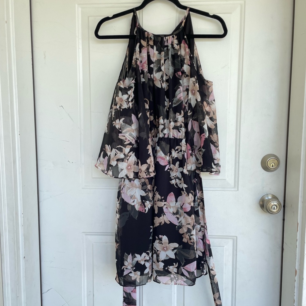 Vince Camuto Chiffon Floral Cold Shoulder Dress size 6